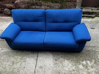 Divano blu in tessuto