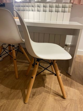 Escritorio infantil nórdico y 2 sillas