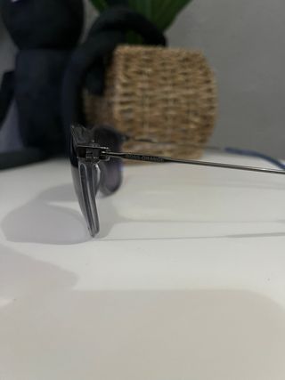 Gafas de sol grises y moradas boss orange