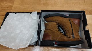 Stivali Tommy Hilfiger in pelle scamosciata