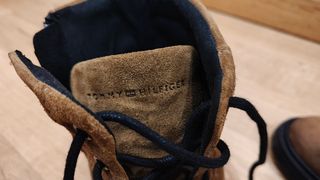 Stivali Tommy Hilfiger in pelle scamosciata