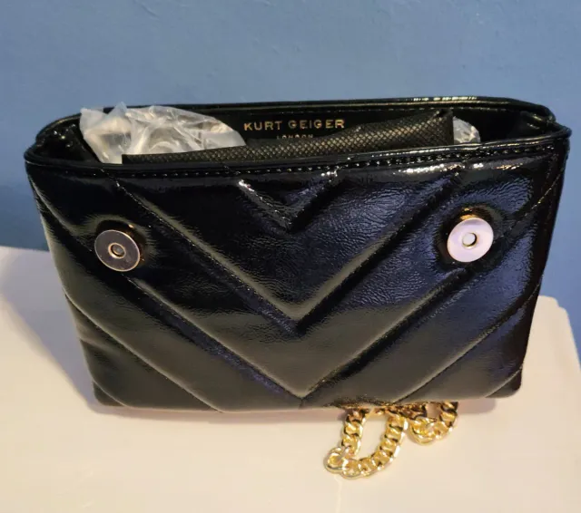 Borsa a mano Kurt Geiger in pelle scamosciata nera con catena dorata