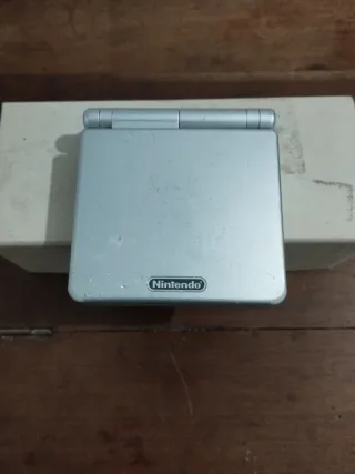 Nintendo Game Boy Advance SP Plata