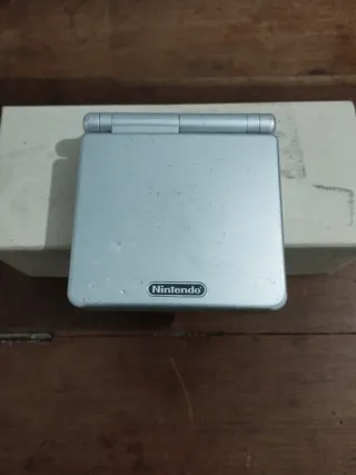 Nintendo Game Boy Advance SP Plata