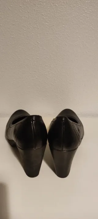 Zapatos de tacón en piel Yokono negros