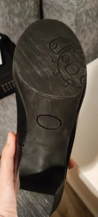 Zapatos de tacón en piel Yokono negros