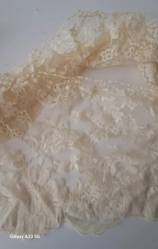 Puntilla beige traje fallera