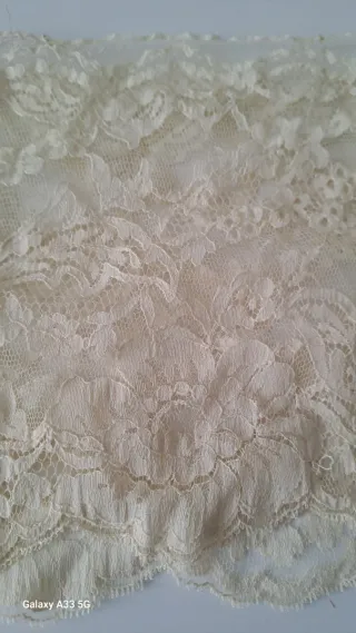 Puntilla beige traje fallera