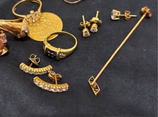 Lote variado de joyas de Oro 18k.