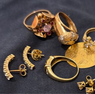 Lote variado de joyas de Oro 18k.