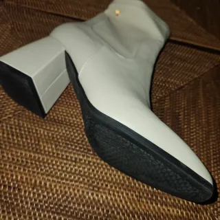 Botines Xti n°37. Tacon Ancho,color Blanco Roto.