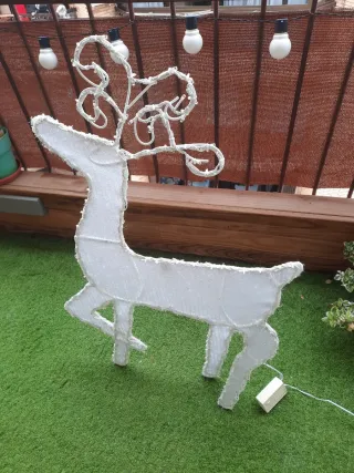 Rinoceronte natalizio con luci