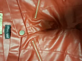 Pantaloni Zara ecopelle rossi
