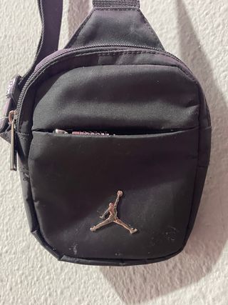 Bandolera Jordan Negra *Negociable* entre (20-25€)