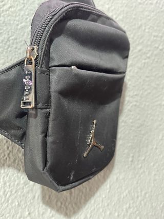 Bandolera Jordan Negra *Negociable* entre (20-25€)