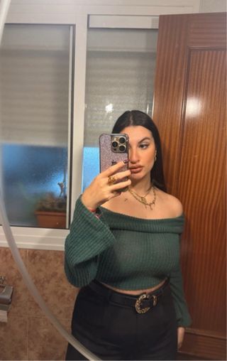 Top verde escotado manga acampanada