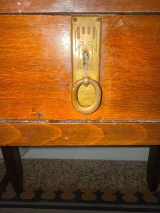 Piccola scrivania stile Liberty