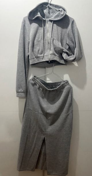 Conjunto 2 Piezas: Sudadera Corta y Falda Larga