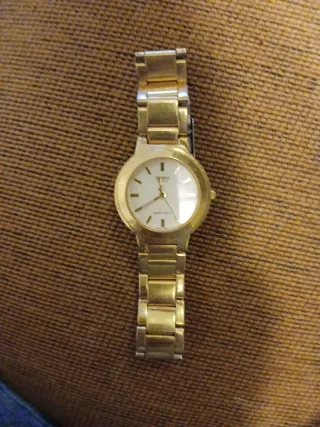 Reloj Casio Dorado y Blanco