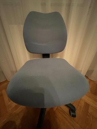 Sedie per scrivania, nere e blu.