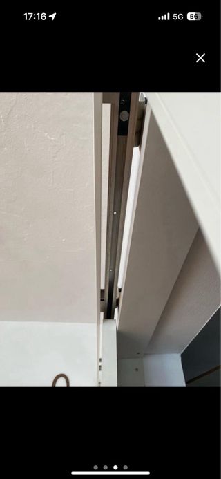 Puerta corredera blanca