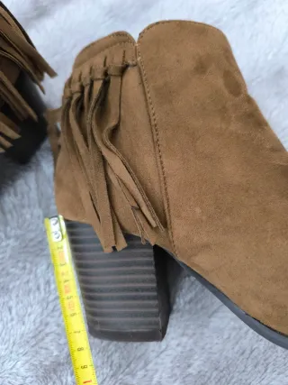 Botines marrones con flecos