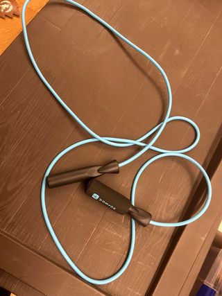 Comba azul con asas negras