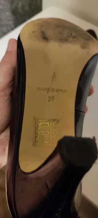 Zapatos de tacón en piel, charol color burdeos