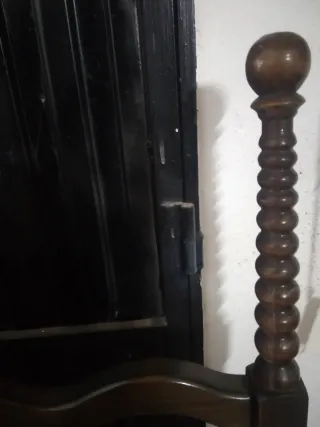 Cabecero antiguo de madera