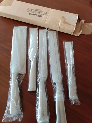 Set di 5 coltelli in acciaio inossidabile K con blocco