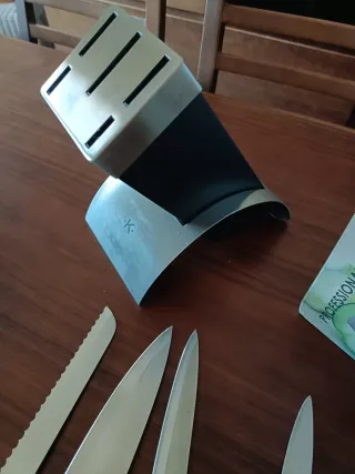 Set di 5 coltelli in acciaio inossidabile K con blocco