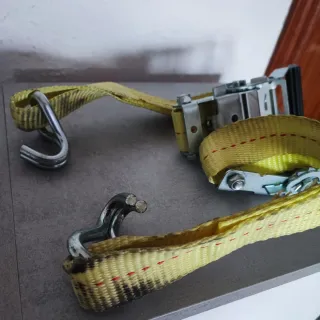 Correas de carraca amarillas