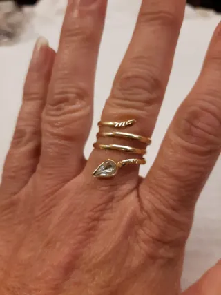 Anillo ajustable con piedra lágrima