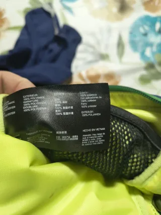 Bolso bandolera Lacoste unisex azul y verde.