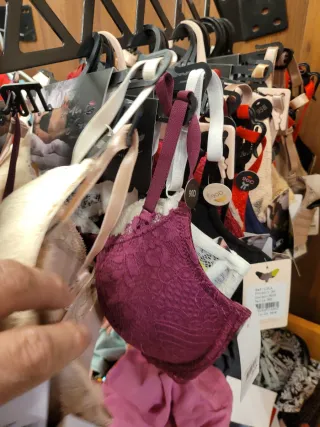 Lote sujetadores y bragas mujer beige,negro,rojo