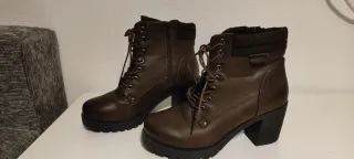 Botines de tacón marrones