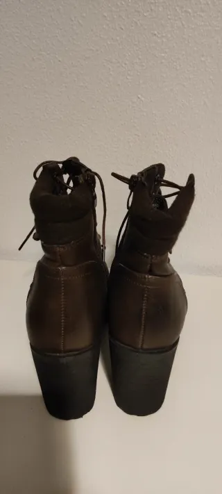 Botines de tacón marrones