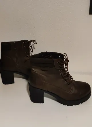 Botines de tacón marrones