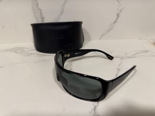 Gafas de sol Hugo Boss negras en perfecto estado.