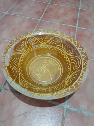 Lebrillo de barro decorado