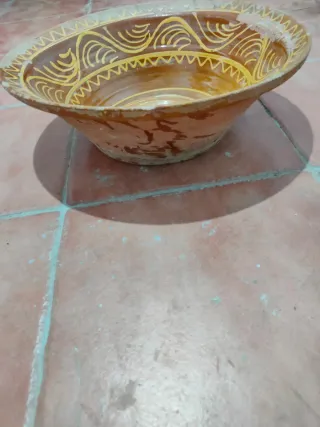 Lebrillo de barro decorado