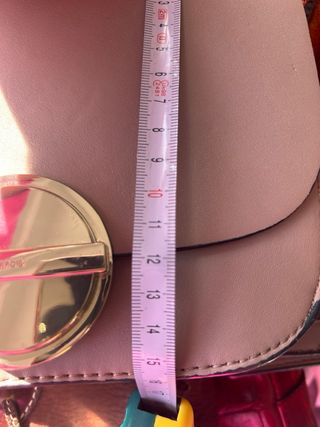 Bolso Parfois color rosa viejo con cadenas