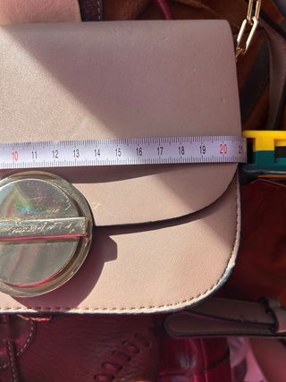 Bolso Parfois color rosa viejo con cadenas