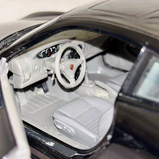 Porsche 911 996 Carrera 4S Maisto 1:18