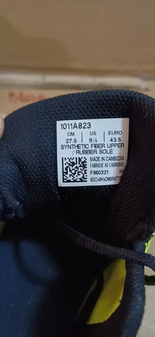 Zapatillas Asics Talla 43.5 Amarillo limón y negro