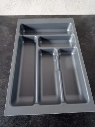 Cubertero gris de plástico