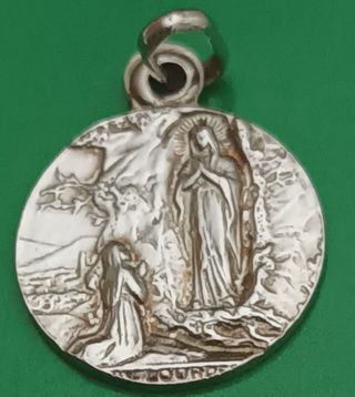 Medalla Plateada Virgen de Lourdes