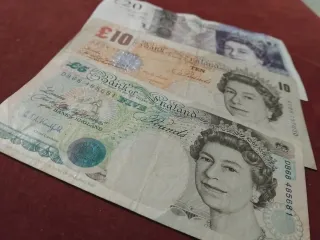 3 Banconote Regno Unito Elisabetta II (5, 10, 20 Sterline)