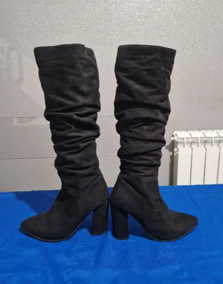 Stivali similcamoscio tg. 36