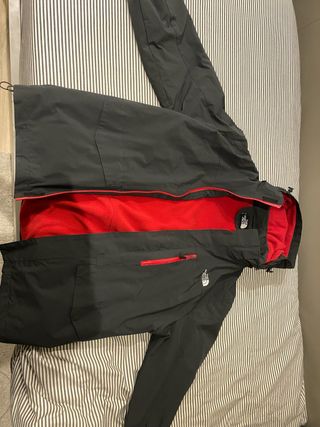 Giubbotto The North Face Nero e Rosso